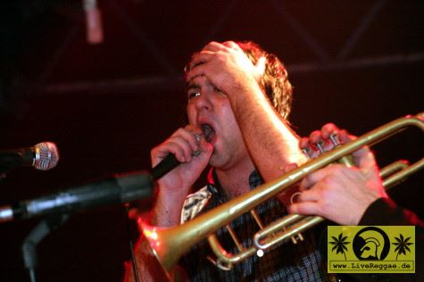 The Moon Invaders (B) Skankin- round the X-mas Tree - Kassablanca, Jena 26. Dezember 2008 (14).jpg